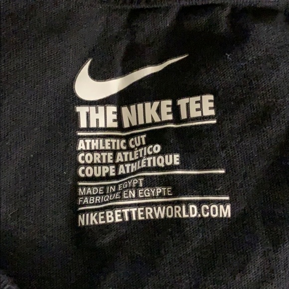 Gently Loved Nike T-Shirt - Picture 2 of 5